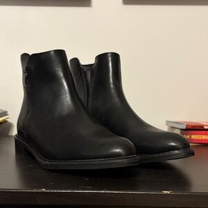 Universal Thread Women's Black Ankle Boots